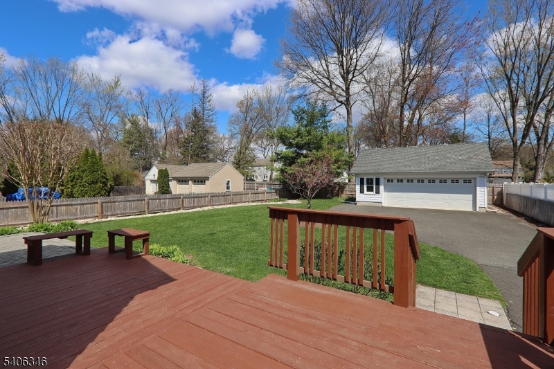 6 Manor Ave