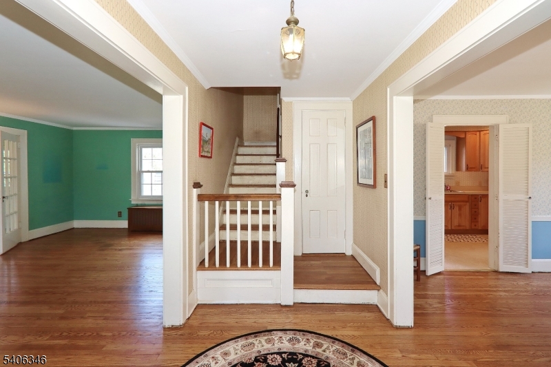 6 Manor Ave