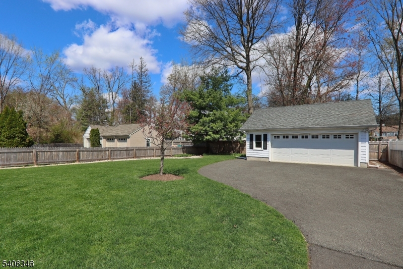 6 Manor Ave