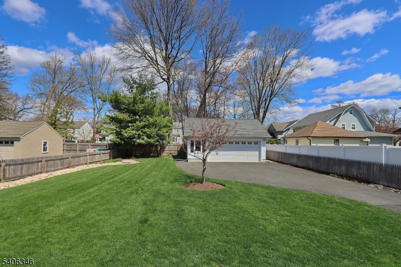 6 Manor Ave