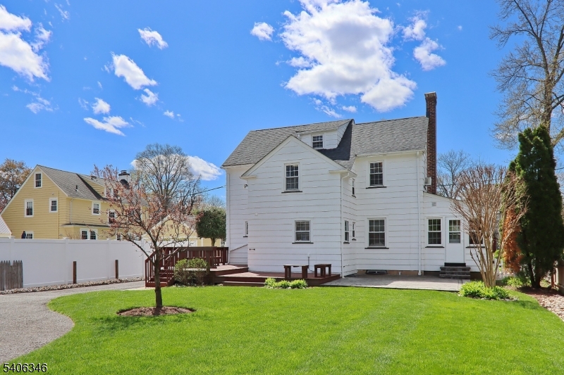 6 Manor Ave