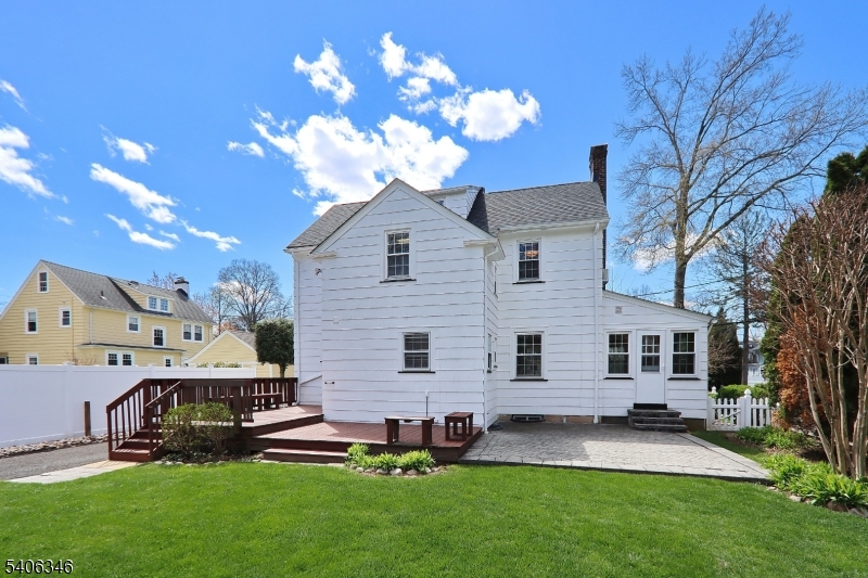 6 Manor Ave