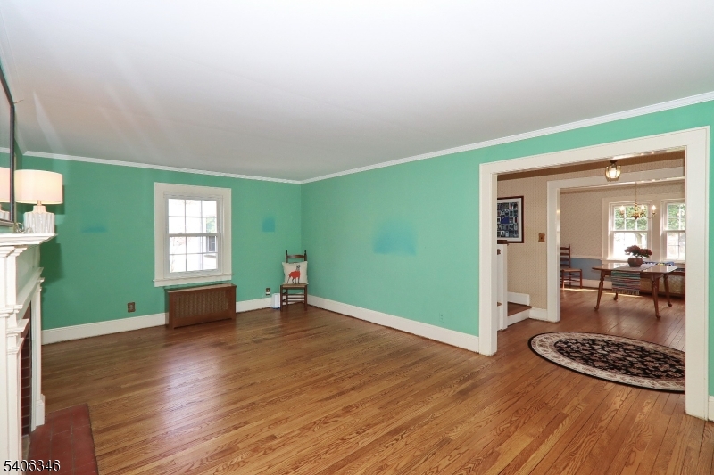 6 Manor Ave