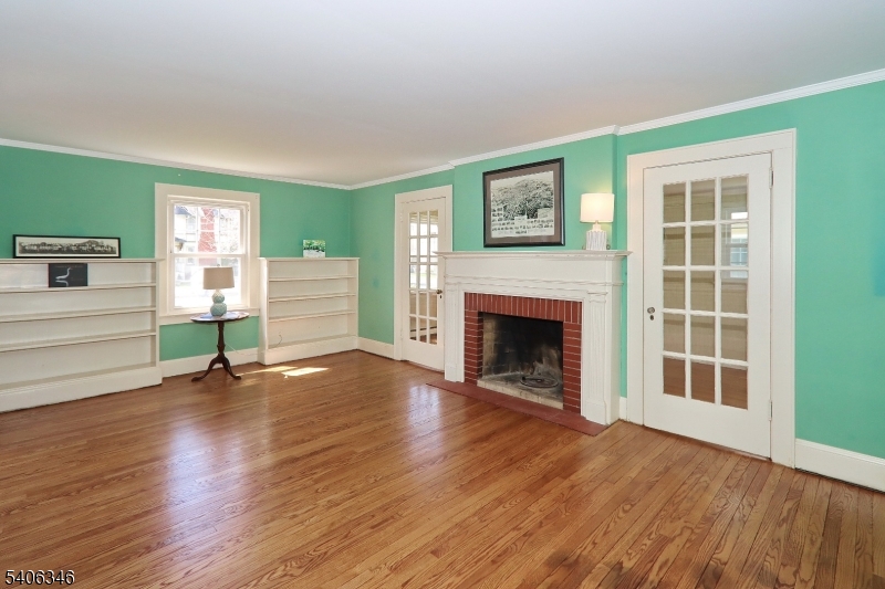 6 Manor Ave