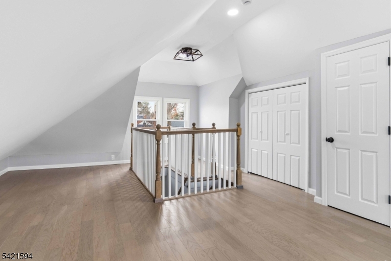 77 Lakeside Ave