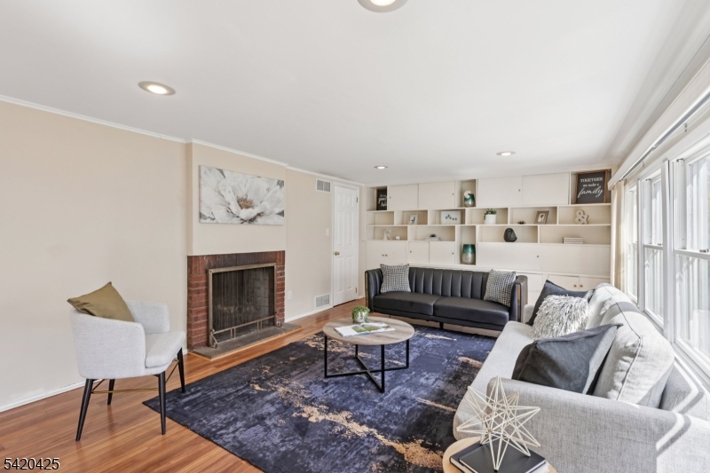 42 Nomahegan Ct
