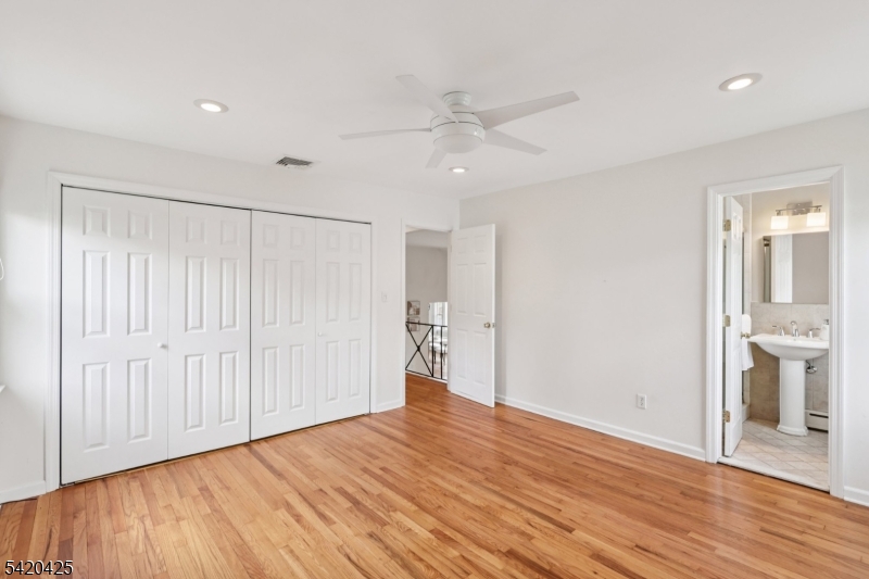 42 Nomahegan Ct