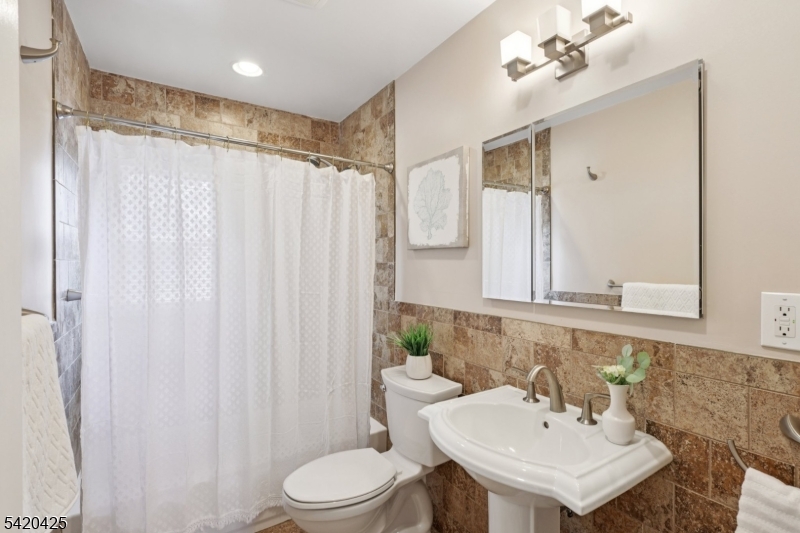 42 Nomahegan Ct