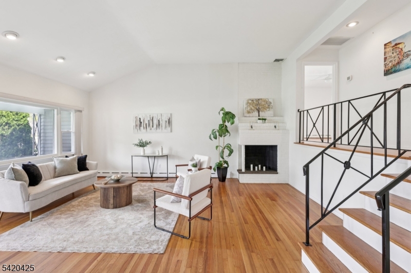 42 Nomahegan Ct