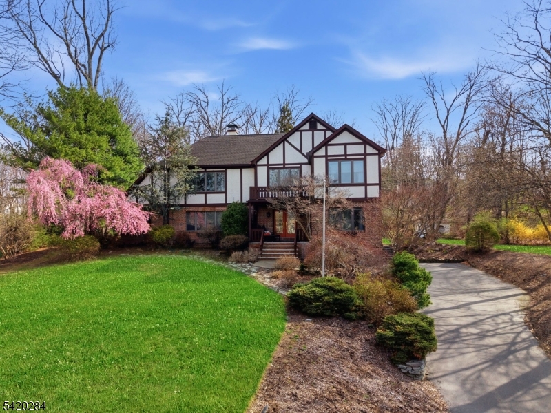 15 Turner Ln