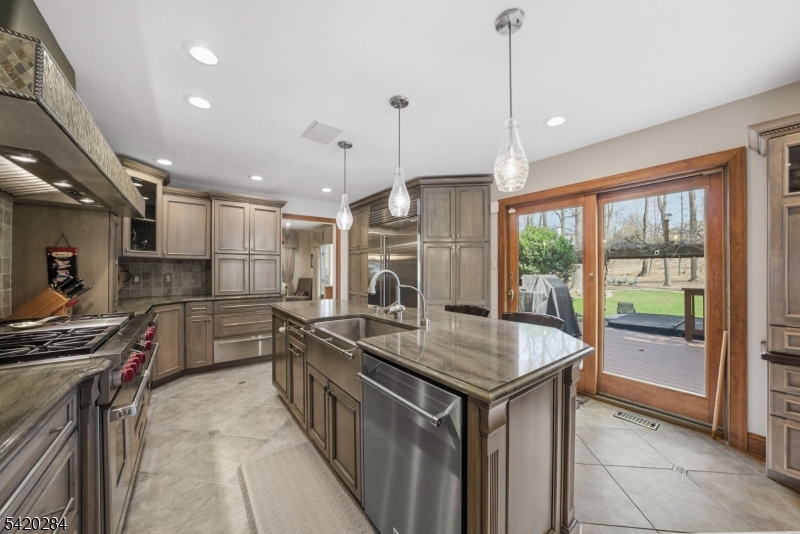 15 Turner Ln