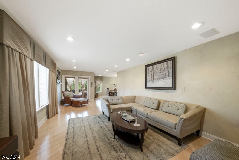 15 Turner Ln