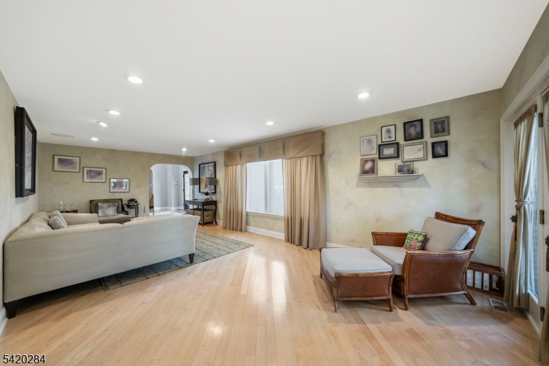 15 Turner Ln