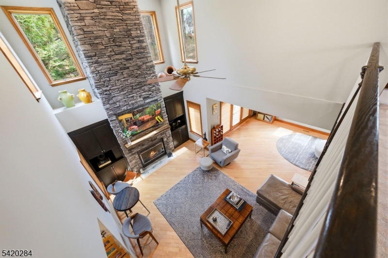 15 Turner Ln