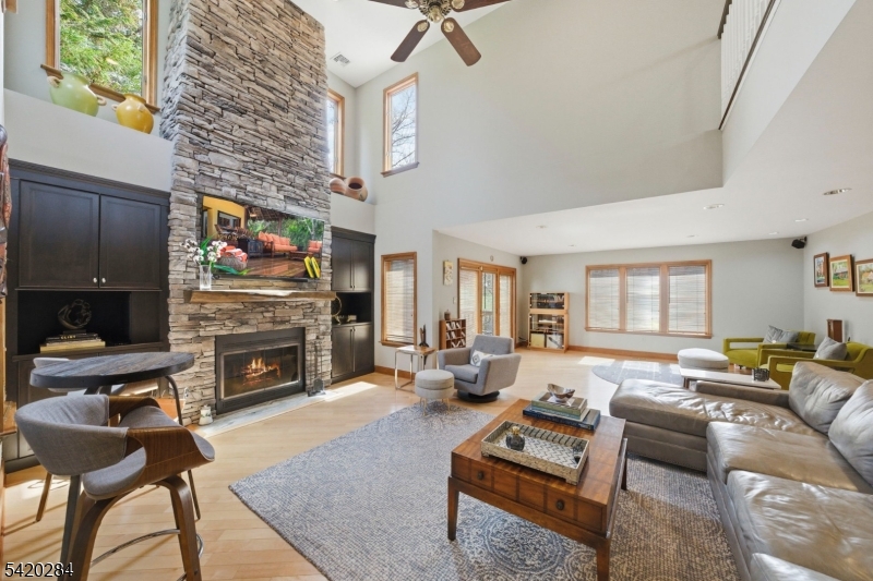 15 Turner Ln