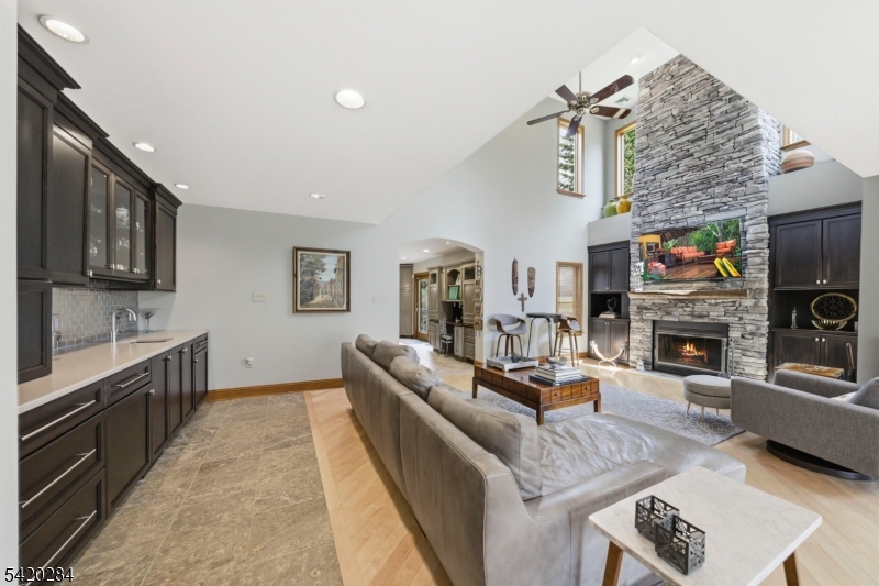 15 Turner Ln
