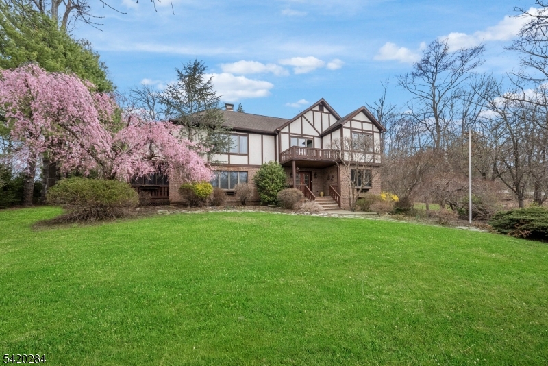 15 Turner Ln