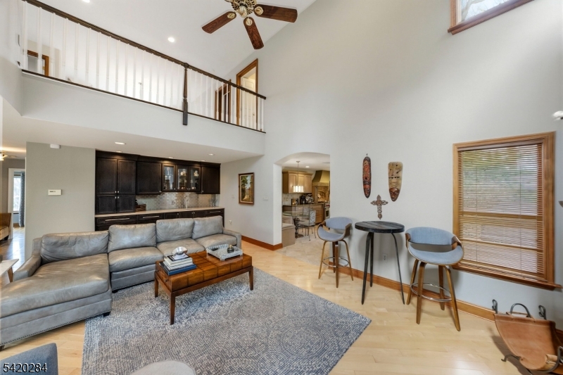 15 Turner Ln