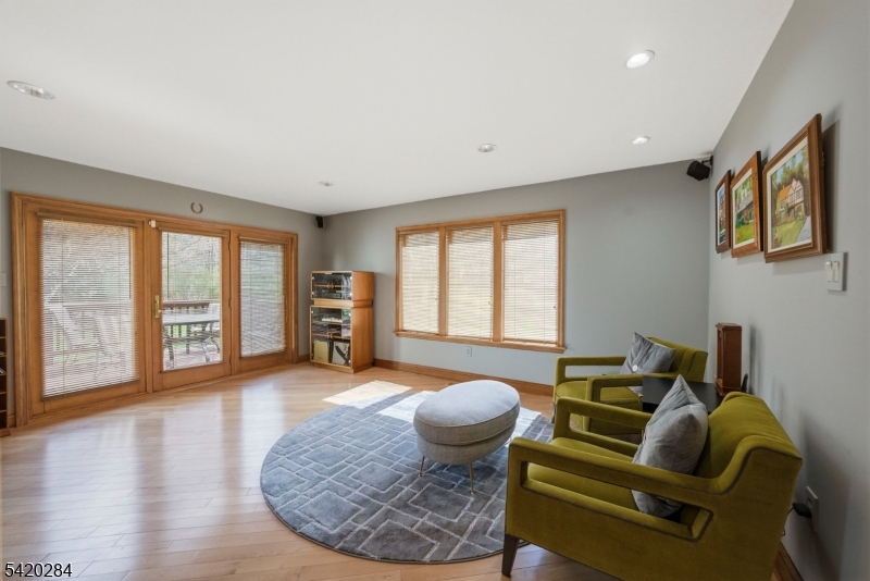 15 Turner Ln