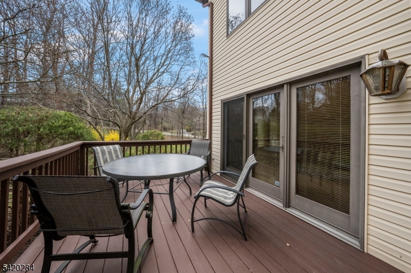 15 Turner Ln