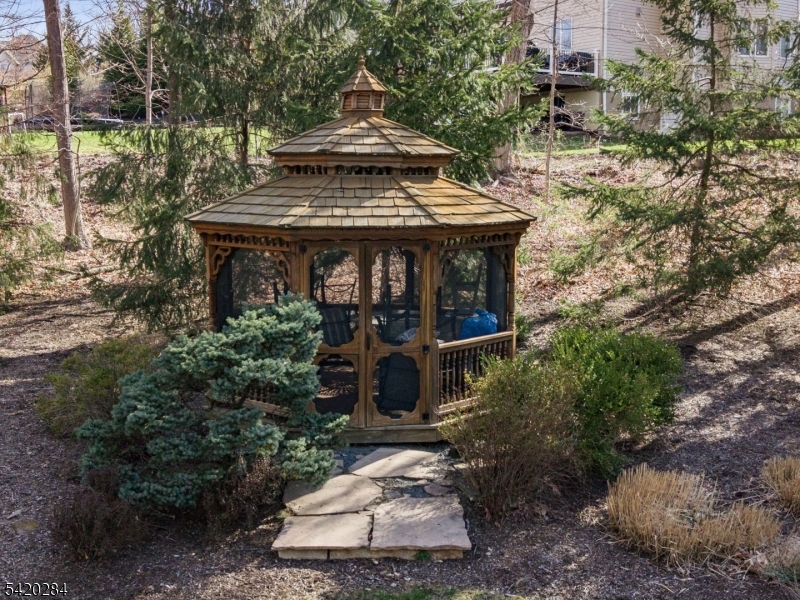 15 Turner Ln