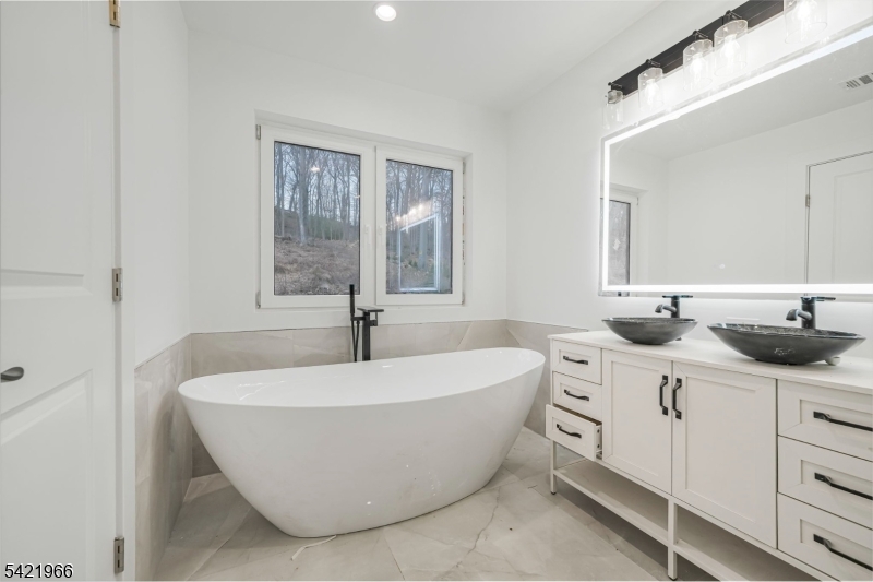 85 Pine Brook Rd