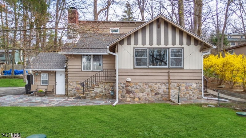 47 Hillside Rd