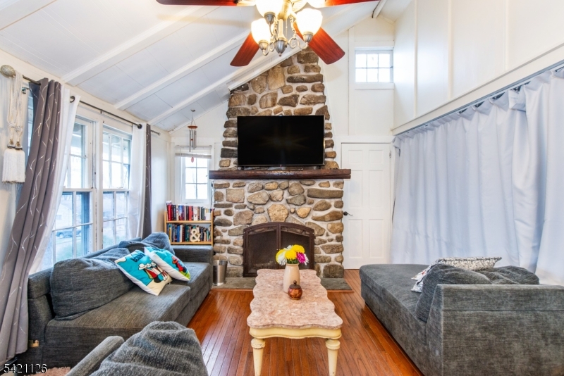 47 Hillside Rd