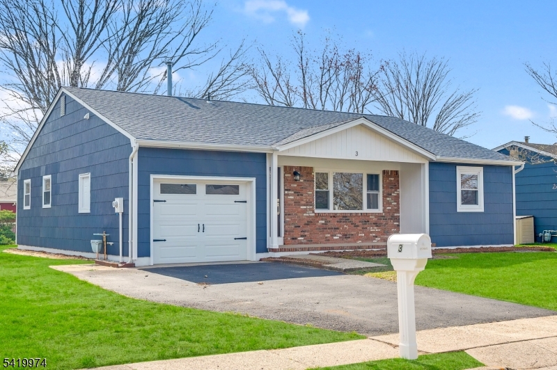 3 Pembroke Ln