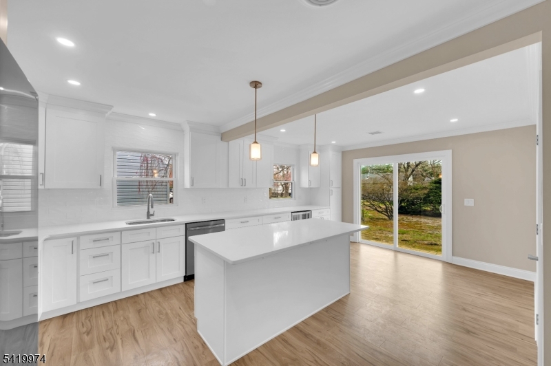 3 Pembroke Ln