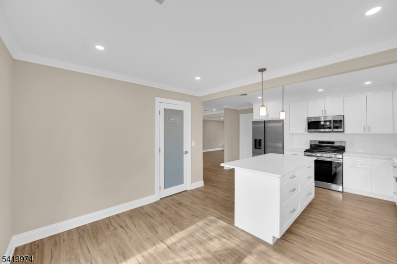 3 Pembroke Ln
