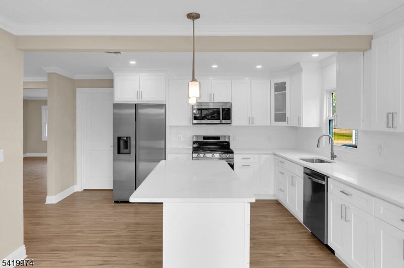 3 Pembroke Ln