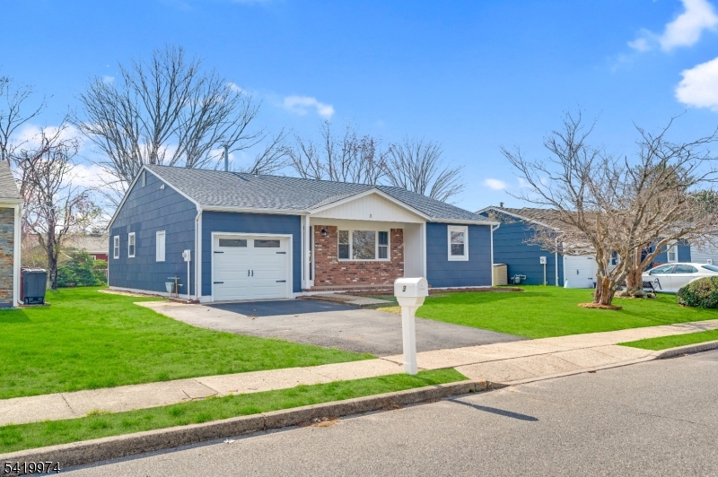 3 Pembroke Ln
