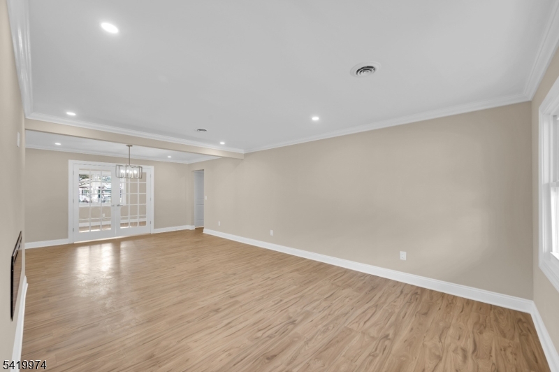 3 Pembroke Ln