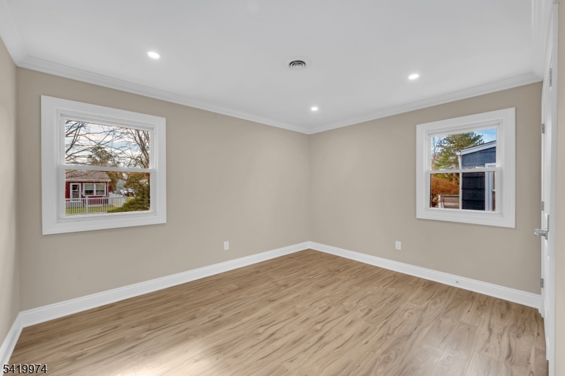 3 Pembroke Ln