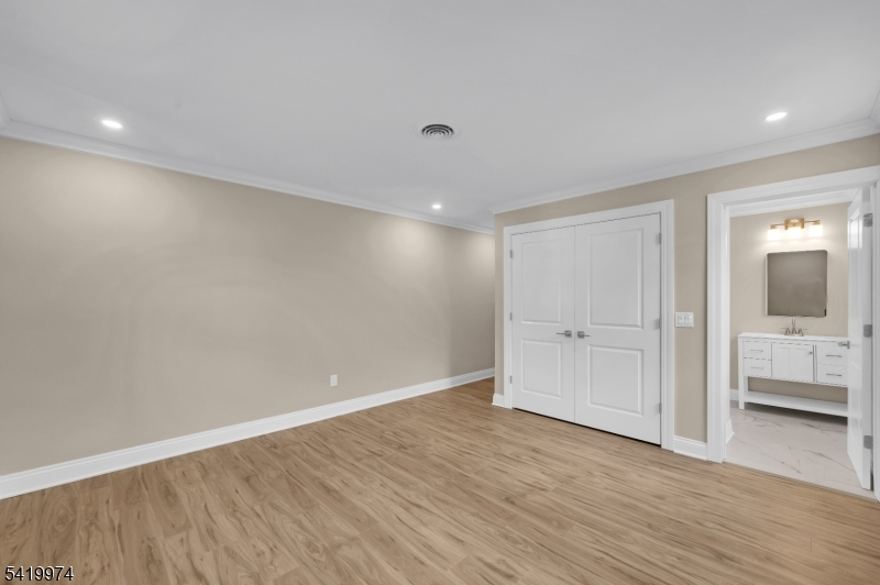 3 Pembroke Ln