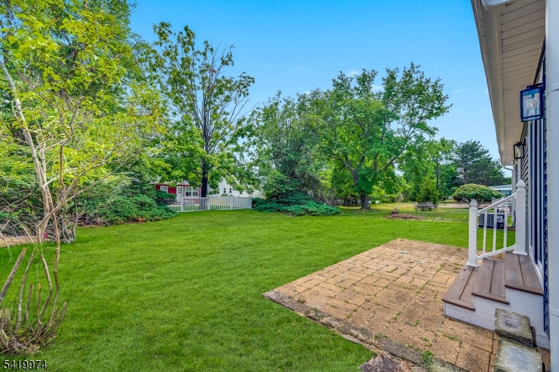 3 Pembroke Ln