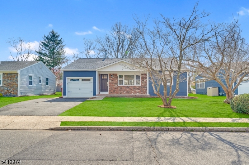 3 Pembroke Ln