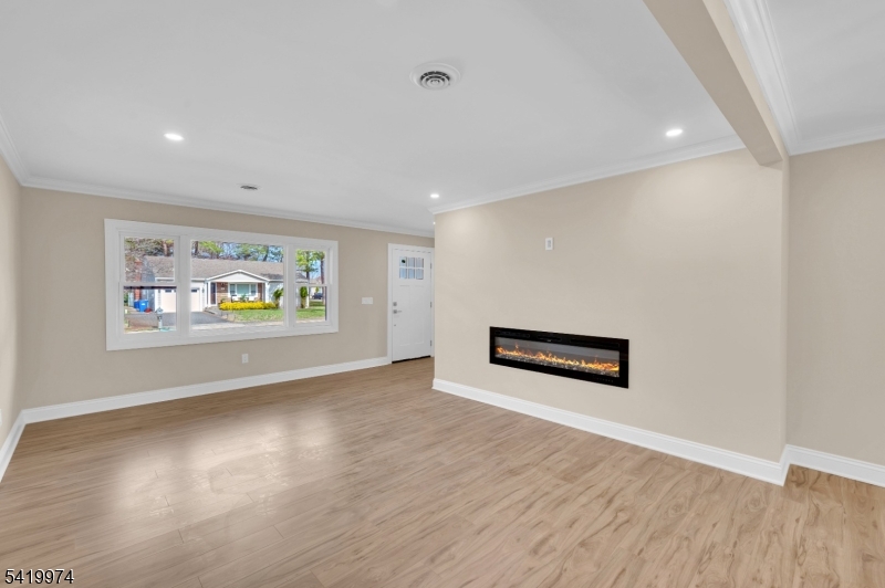3 Pembroke Ln