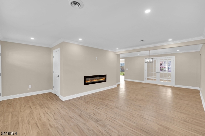 3 Pembroke Ln