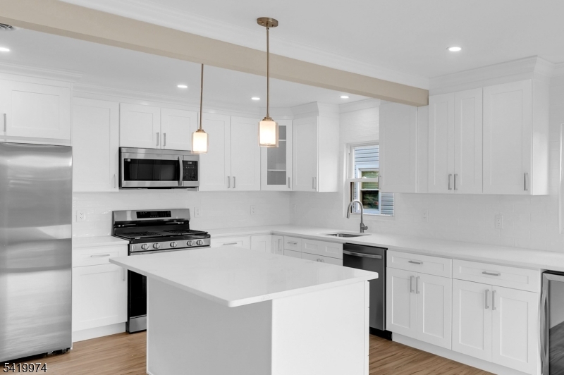3 Pembroke Ln