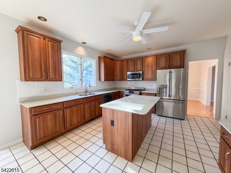 40 Glen Eagles Rd