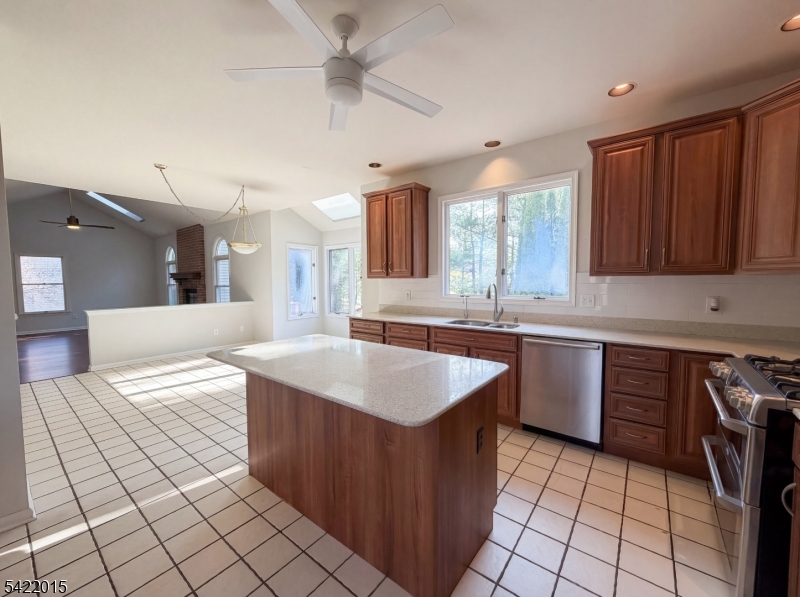 40 Glen Eagles Rd