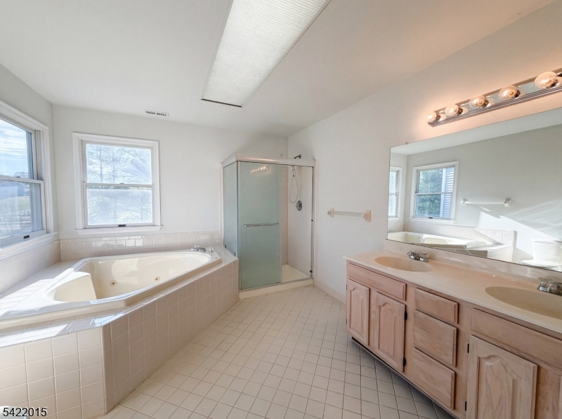 40 Glen Eagles Rd