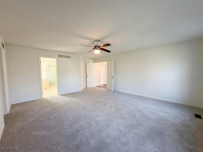 40 Glen Eagles Rd