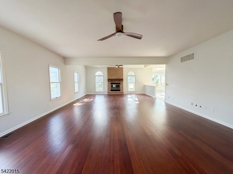 40 Glen Eagles Rd