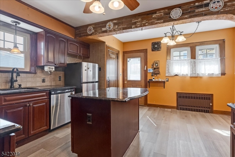 52 Manner Ave