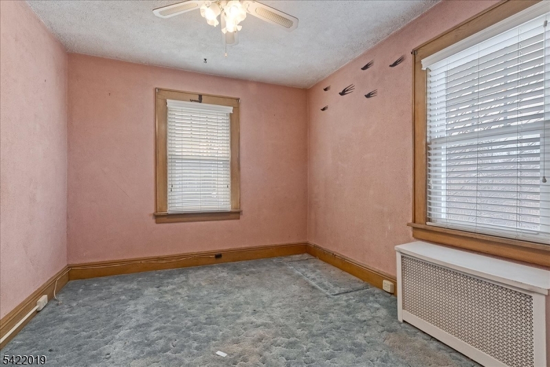 52 Manner Ave