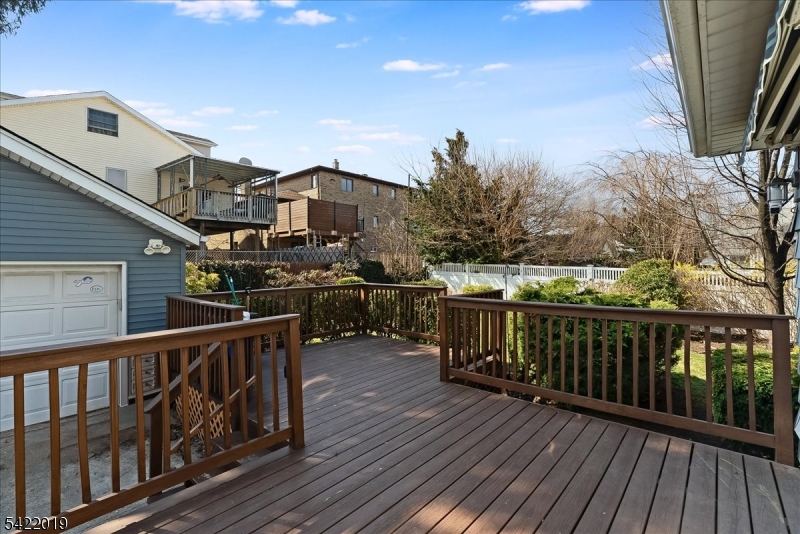 52 Manner Ave