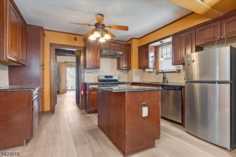 52 Manner Ave